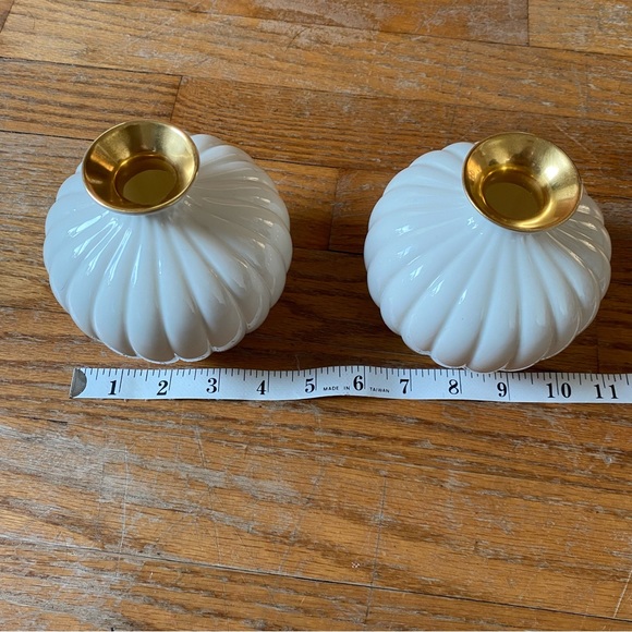 ❌SOLD❌2X Lenox Porcelain Bud Vases 24K Gold Trim Ivory Ribbed Round 4.5" - Picture 2 of 4